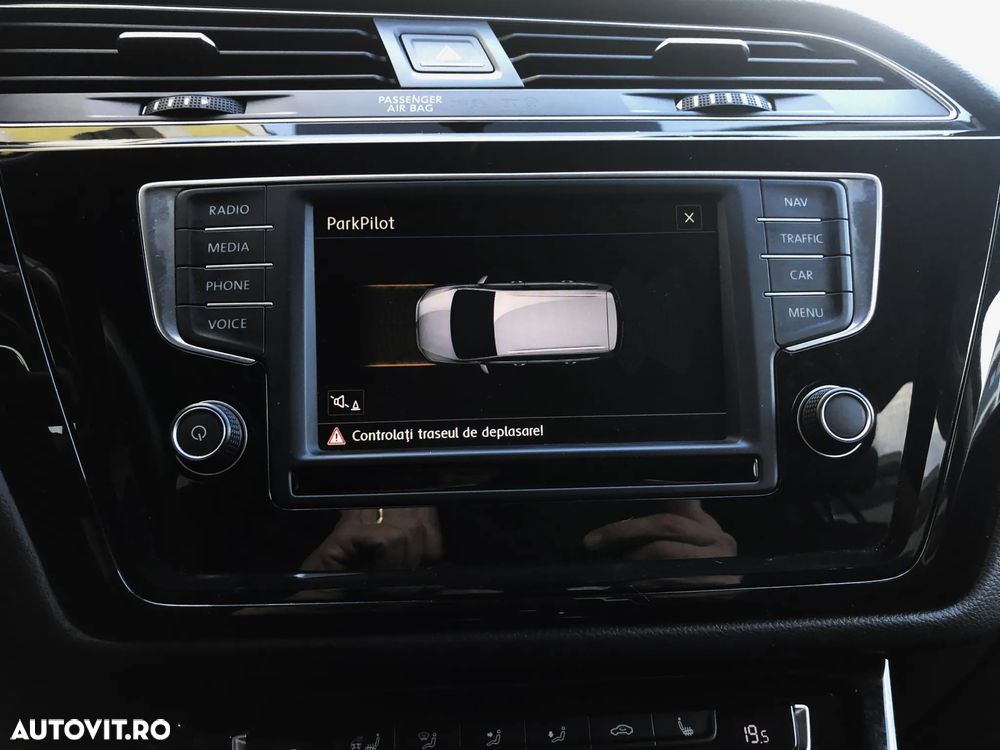 Volkswagen Touran 2.0 TDI DSG Highline - 26