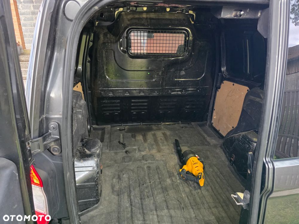 Ford Transit Courier - 9