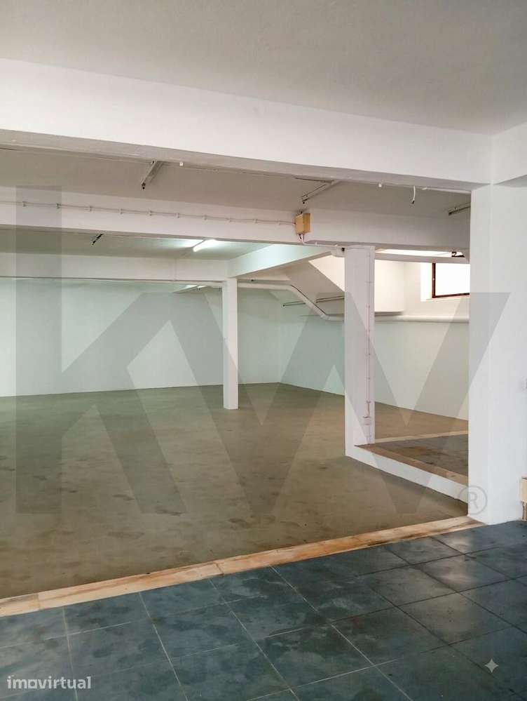 Oportunidade Única em Casal de Cambra: Loja de 269 m2 de Potencial par - Grande imagem: 3/9