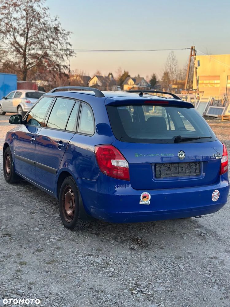 Skoda Fabia 1.4 MPI Cool Colour Edition - 4