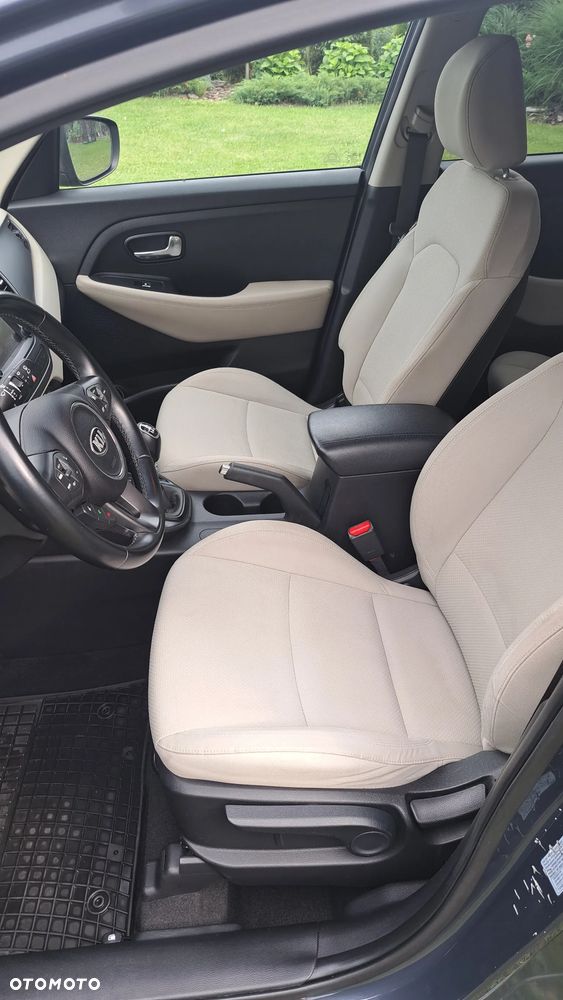 Kia Carens 1.7 CRDi L 7os - 11