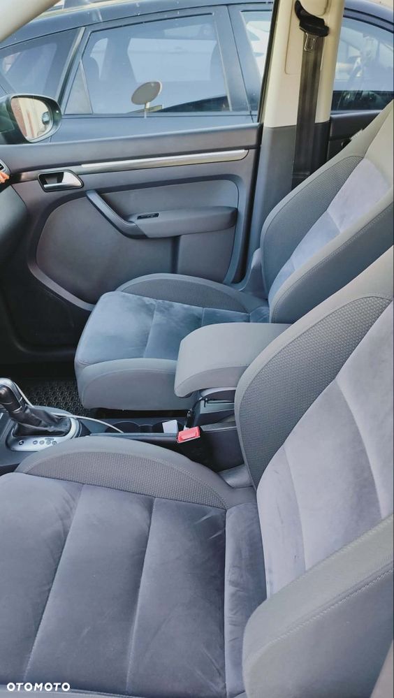 Volkswagen Touran - 5