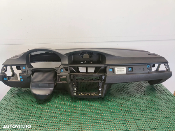 Plansa bord BMW E90/91/92/93 model cu navigatie (contine airbag pasager)