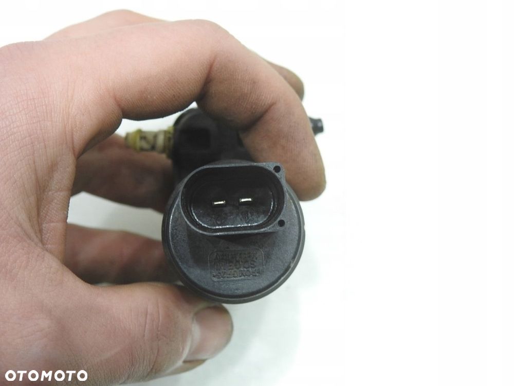 POMPKA SPRYSKIWACZA SZYBY CZOŁOWEJ VW GOLF VI - 4