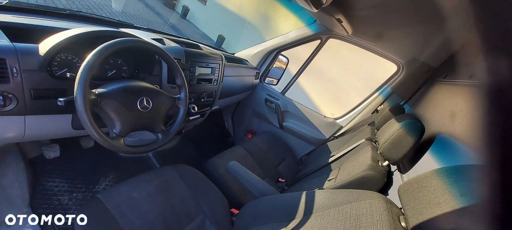 Mercedes-Benz Sprinter - 11