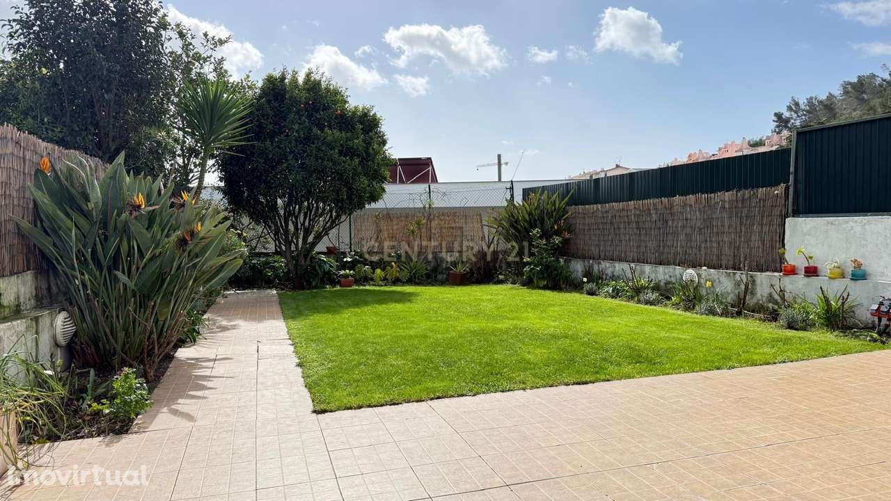 Moradia Renovada em Sesimbra com Vista Mar e Castelo - Grande imagem: 3/7