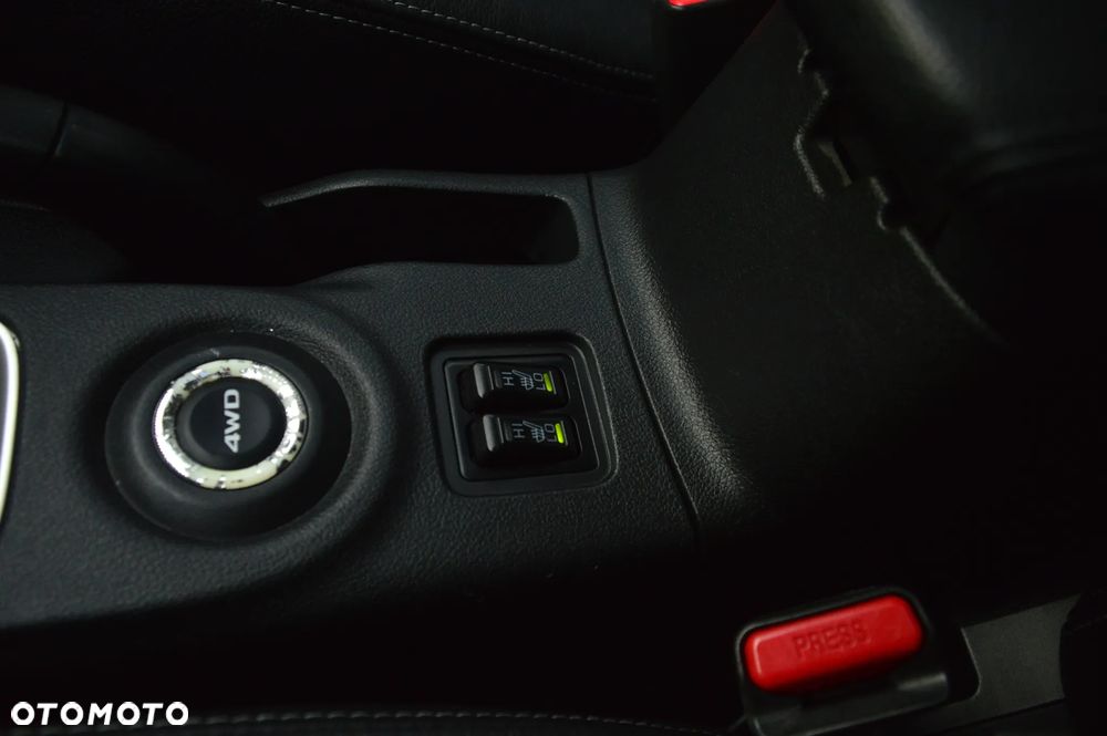 Mitsubishi Outlander 2.0 Intense + Navi 4WD CVT - 34