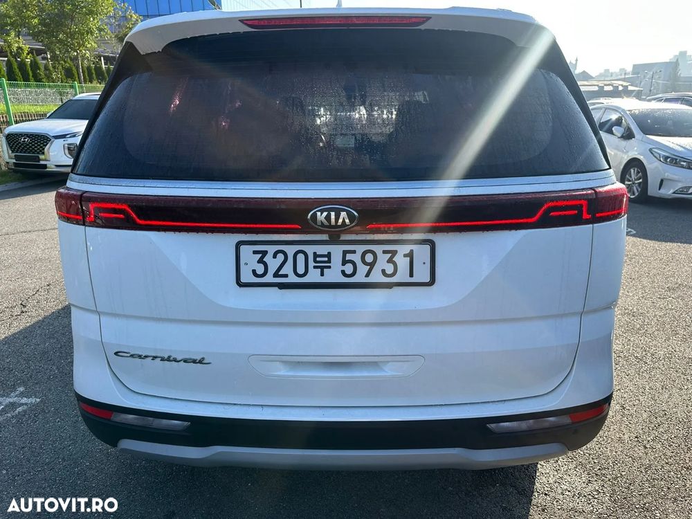 Kia Carnival - 2