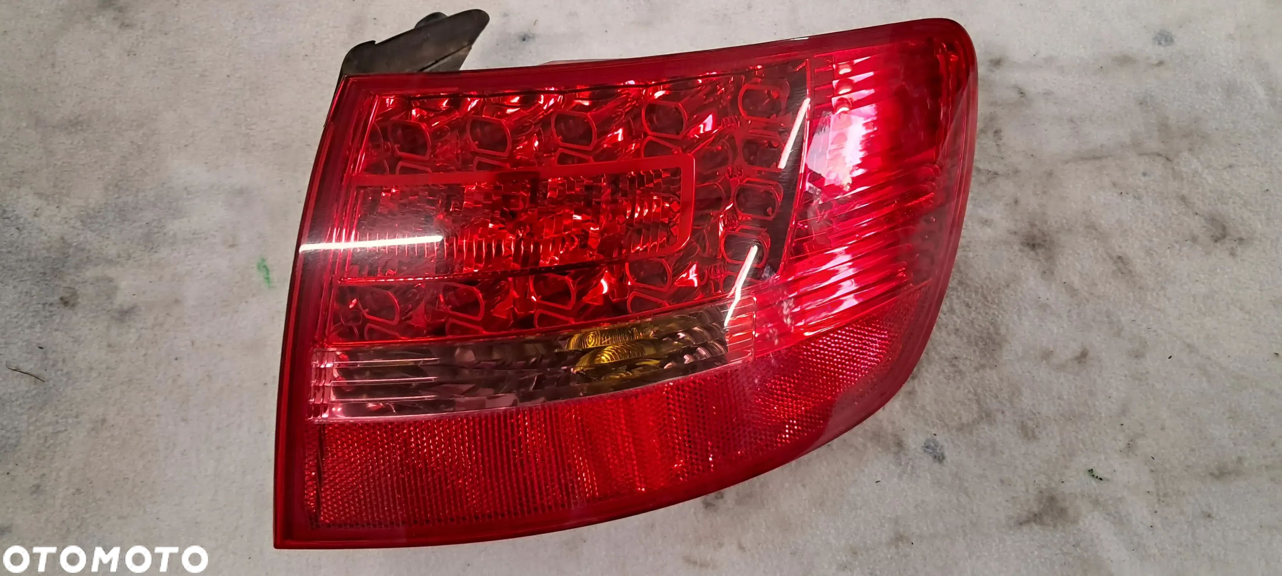 Lampa Tył Tylna LED w Błotnik Prawa Audi A6 C6 Kombi - 1