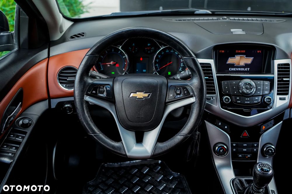 Chevrolet Cruze 1.8 LTZ+ - 25