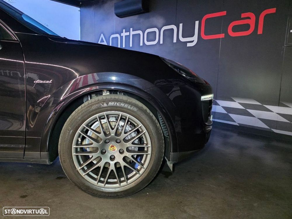 Porsche Cayenne Platinum Edition - 35