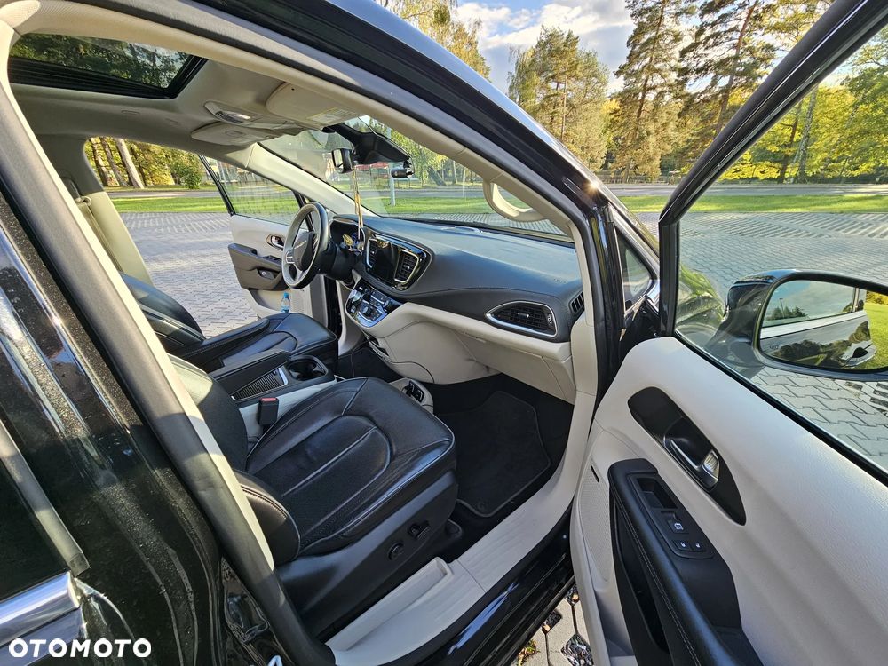 Chrysler Pacifica - 15