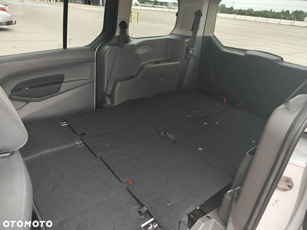 Ford Tourneo Connect Grand - 26
