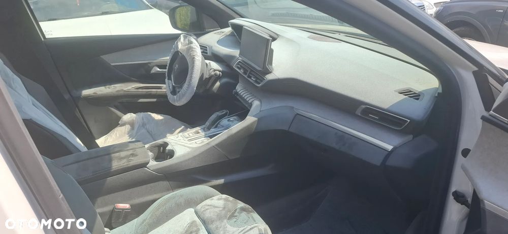 Peugeot 5008 - 8
