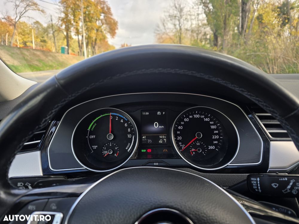 Volkswagen Passat - 32