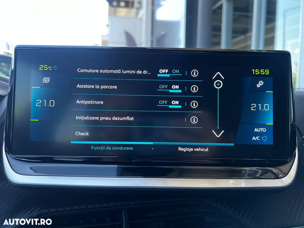 Peugeot 2008 50 kWh GT - 17