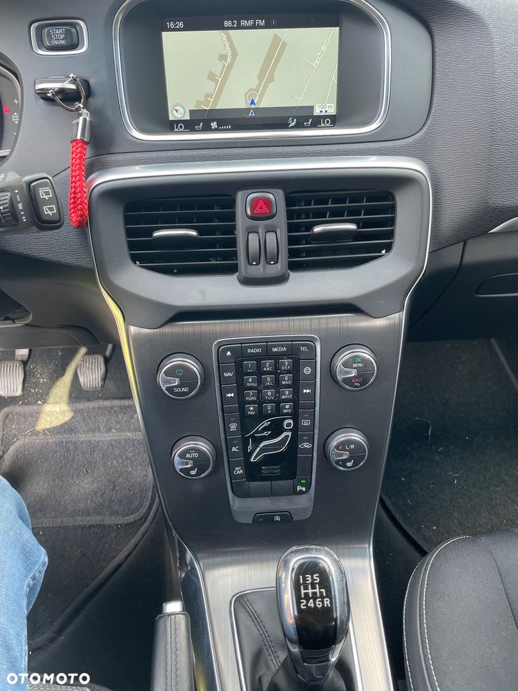 Volvo V40 D4 Drive-E Momentum - 13