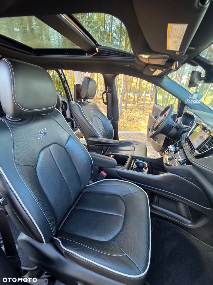 Chrysler Pacifica - 32