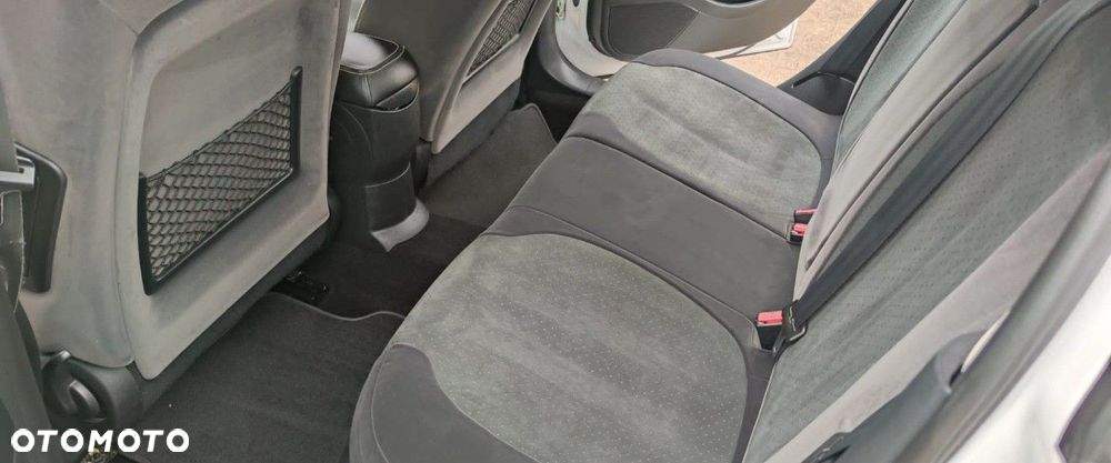 Citroën C4 HDi 110 FAP EGS6 Exclusive - 20