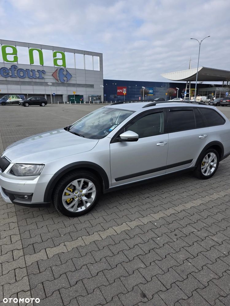 Skoda Octavia 2.0 TDI 4x4 DSG Scout - 1
