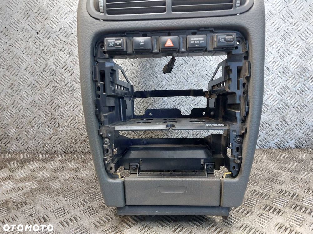 KRATKA NAWIEWU ŚRODKOWA PORSCHE CAYENNE I 7L5819704A 7L5819703A 7L5858085B - 8