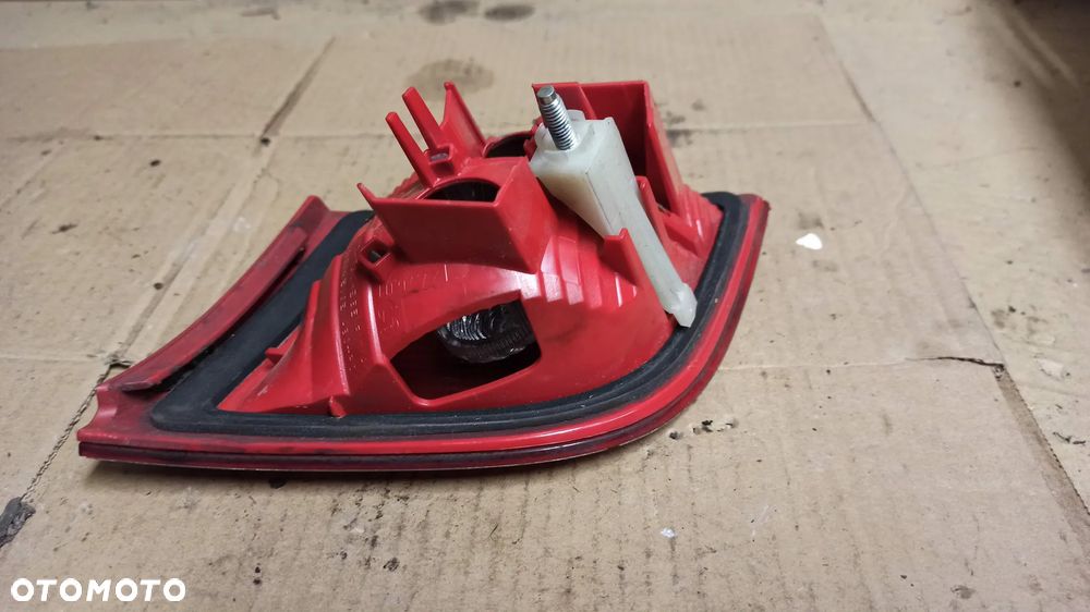 # LAMPA LEWY TYŁ W KLAPĘ AUDI A3 8P SPORTBACK nr 8P4945093B - 5