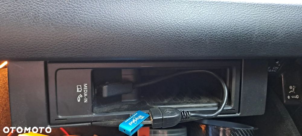 Volkswagen Passat 2.0 TDI DPF Highline - 19
