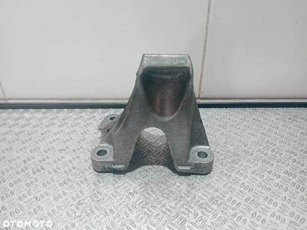 łapa silnika Audi A4 8E0199307AB - 2