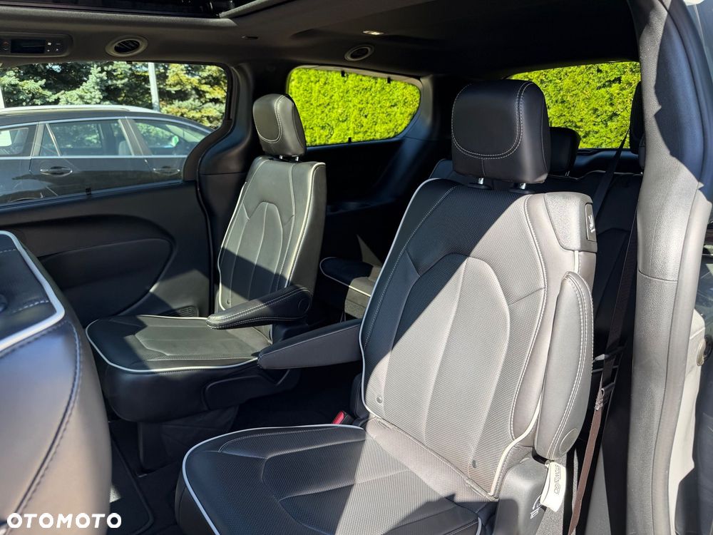 Chrysler Pacifica - 17