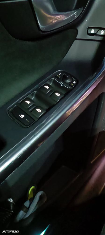 Volvo XC 60 D5 AWD Aut. RDesign - 23