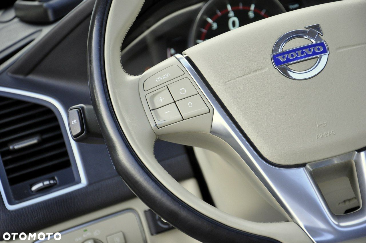 Volvo XC 60 T5 AWD Momentum - 22