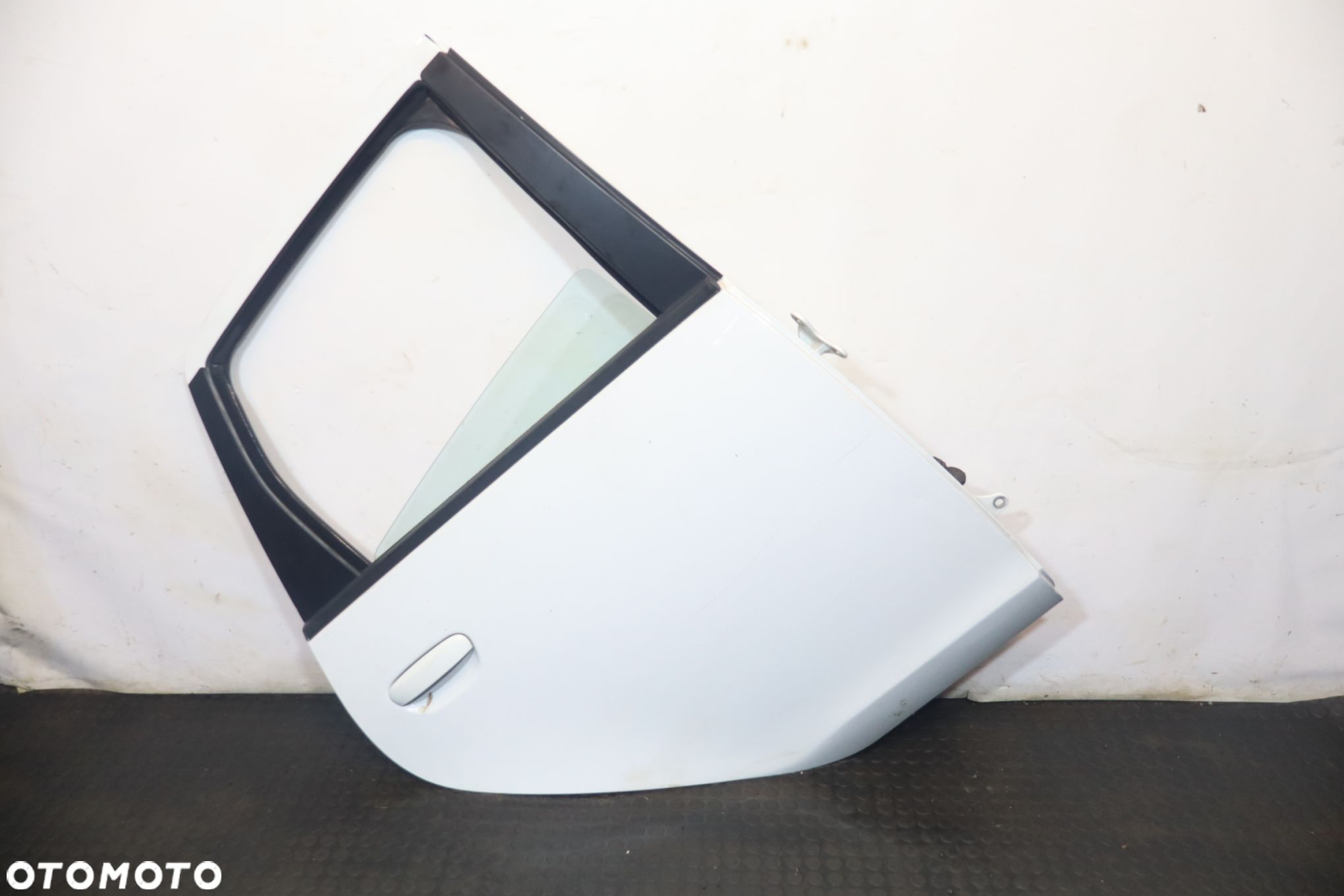 DRZWI PRAWY TYŁ MITSUBISHI COLT VI 34A - 1