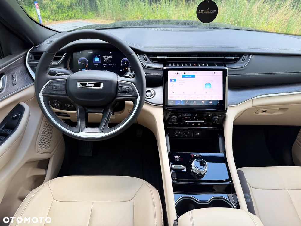 Jeep Grand Cherokee - 25