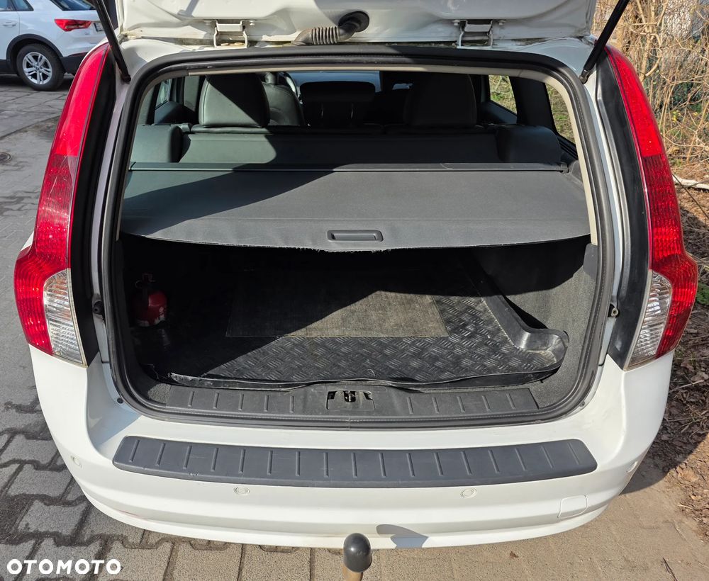 Volvo V50 D2 R-Design - 8