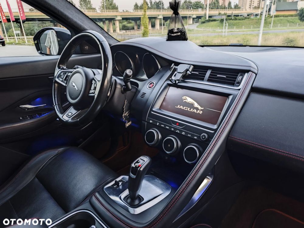 Jaguar E-Pace - 12