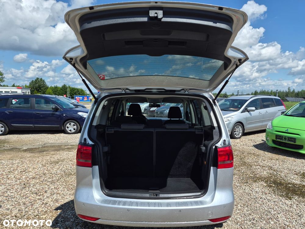 Volkswagen Touran - 11