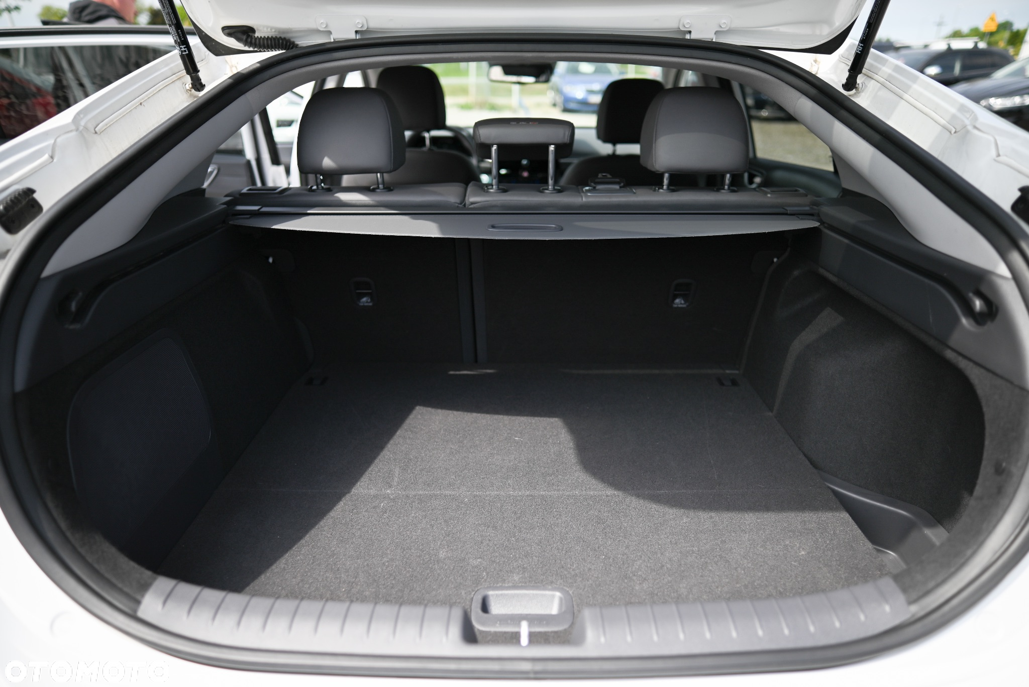 Hyundai IONIQ - 10