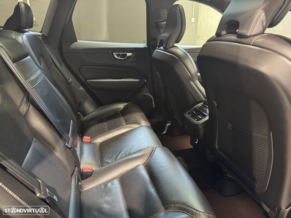 Volvo XC 60 2.0 B5 R-Design AWD - 44