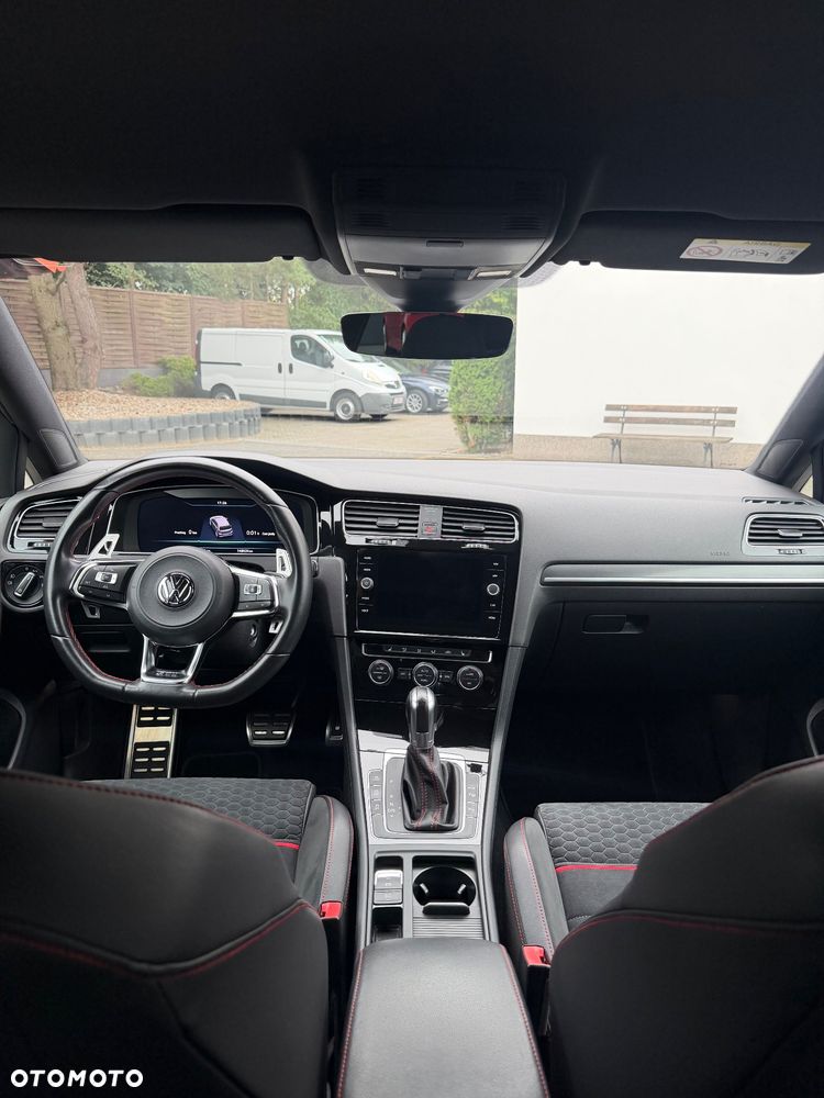 Volkswagen Golf - 25