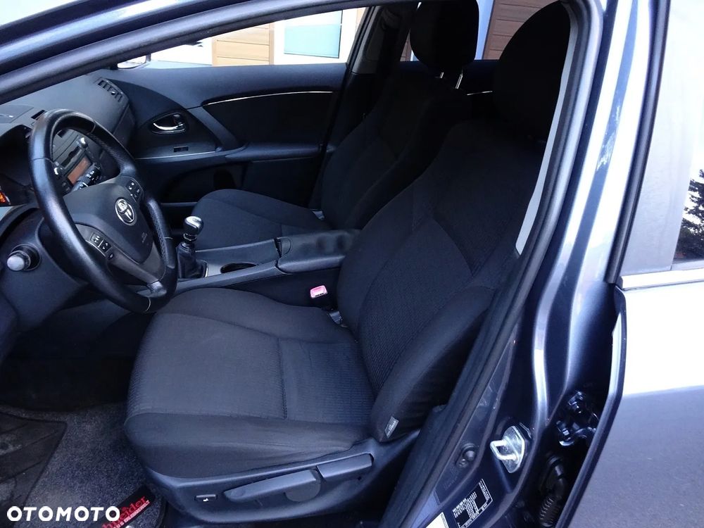 Toyota Avensis 1.8 Sol - 19