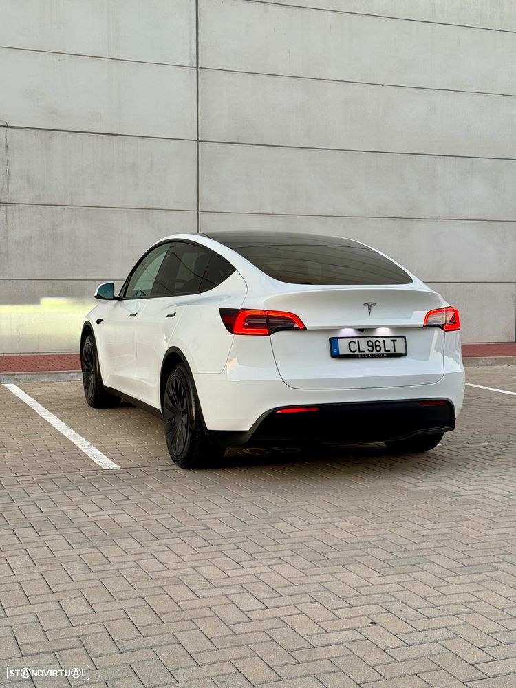 Tesla Model Y Long-Range RWD - 2