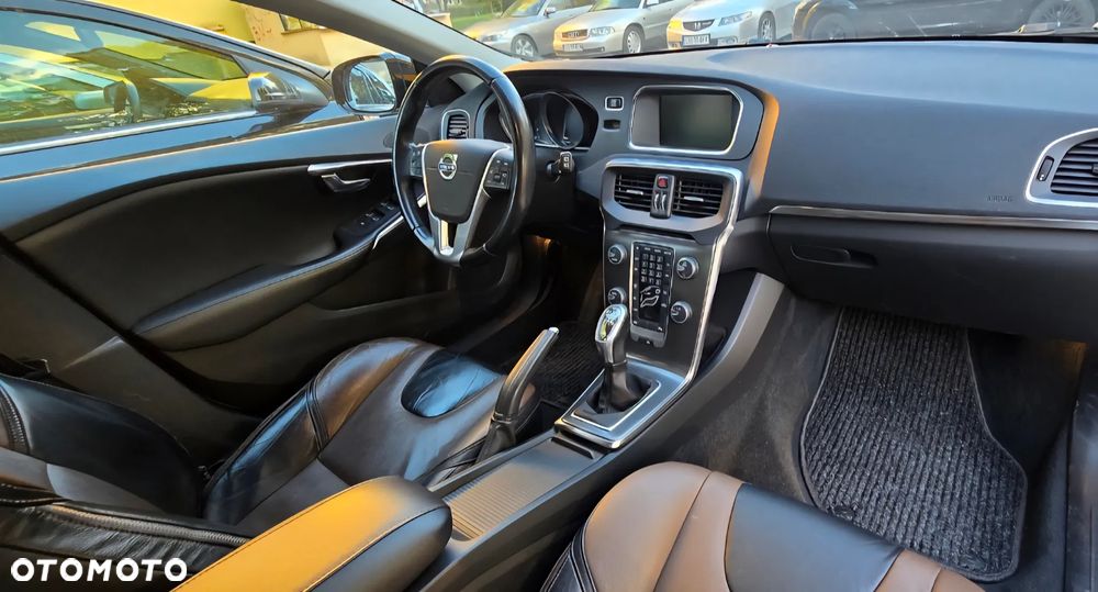 Volvo V40 Cross Country - 17