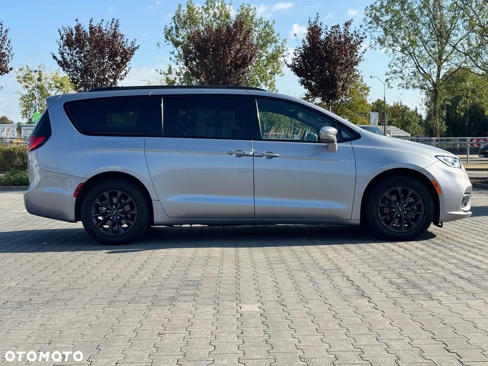 Chrysler Pacifica - 11