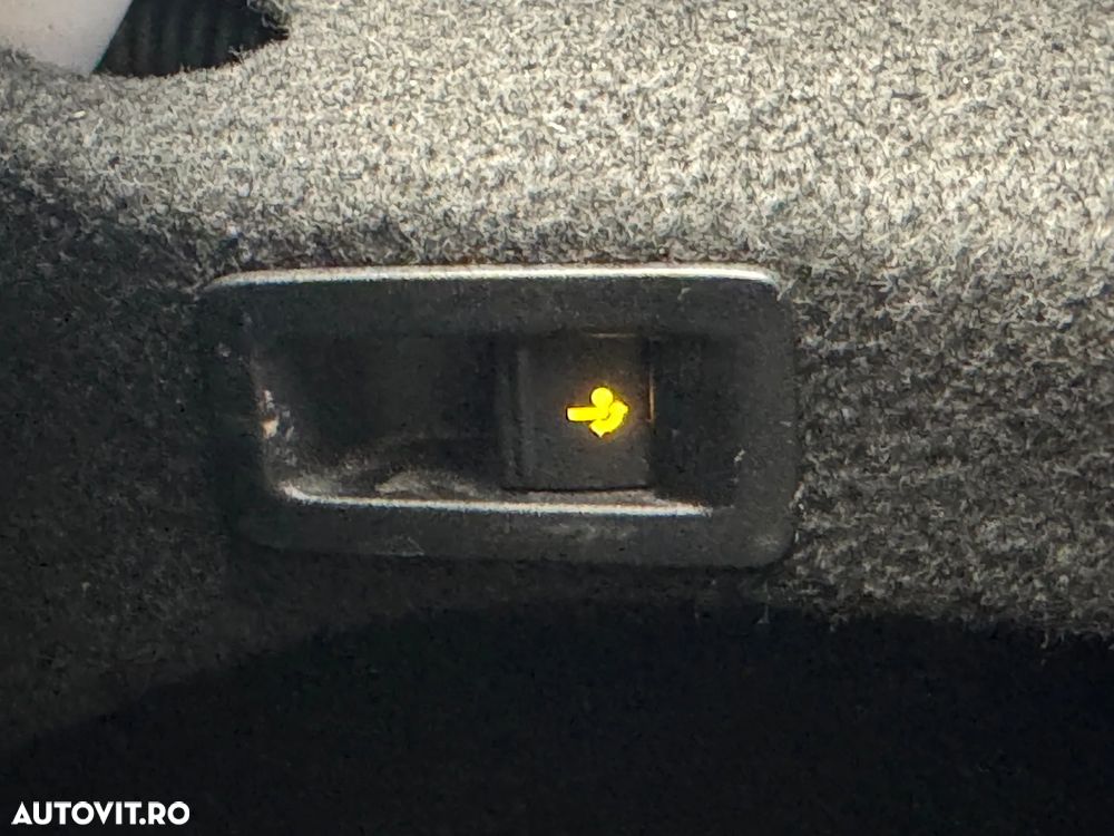 Volkswagen Passat CC 2.0 TDI 4Motion BlueMotion Technology DSG - 17