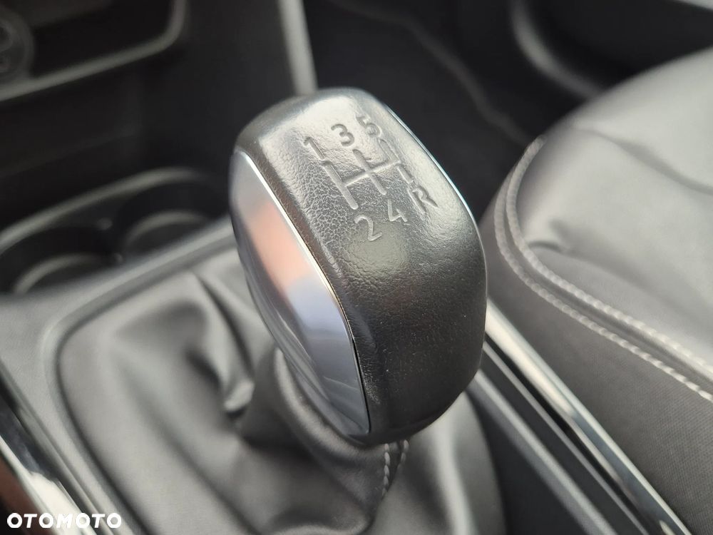 Peugeot 2008 1.2 Pure Tech Allure S&S - 22