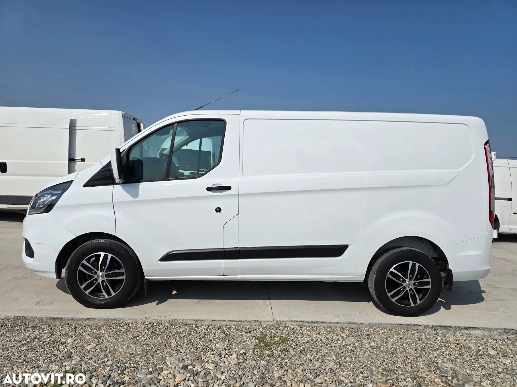 Ford Transit New Custom L1H1 Premium Edition - 11