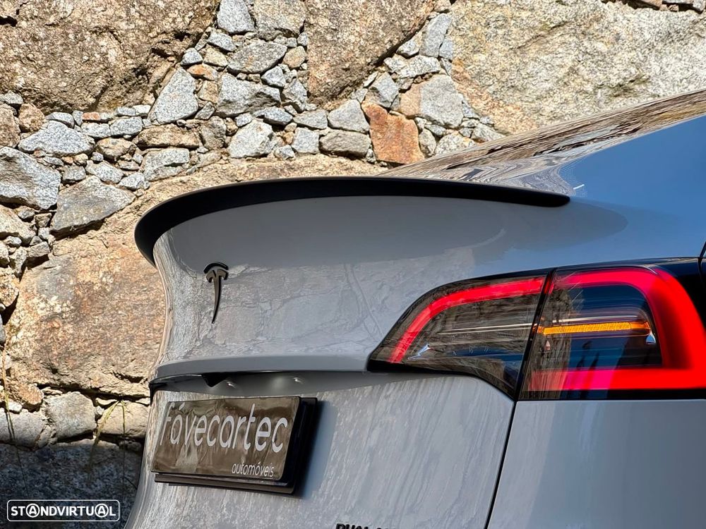 Tesla Model Y Long Range Dual Motor AWD - 18