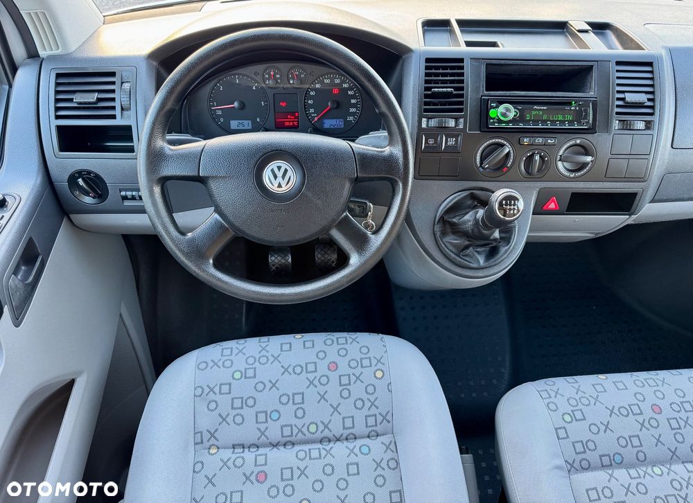 Volkswagen Caravelle - 18