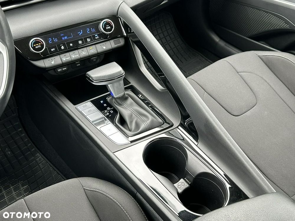 Hyundai Elantra - 35