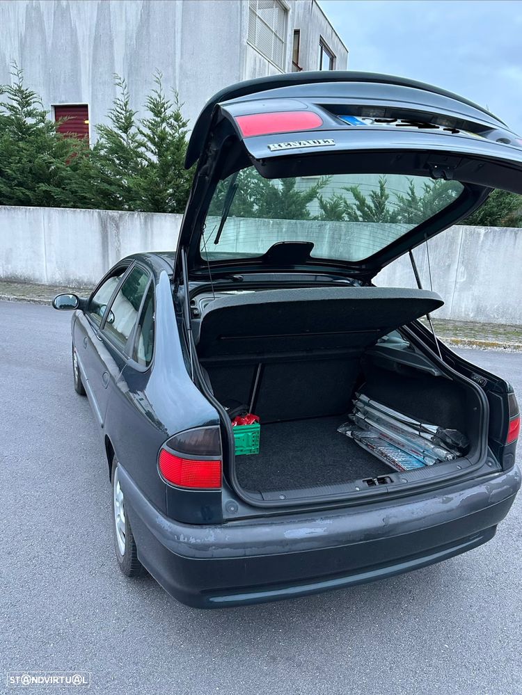 Renault Laguna 1.8 RT - 4